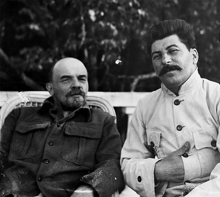 What Did Vladimir Ilyich Ulyanov Lenin and Iosif Stalin Look Like  in 1922 