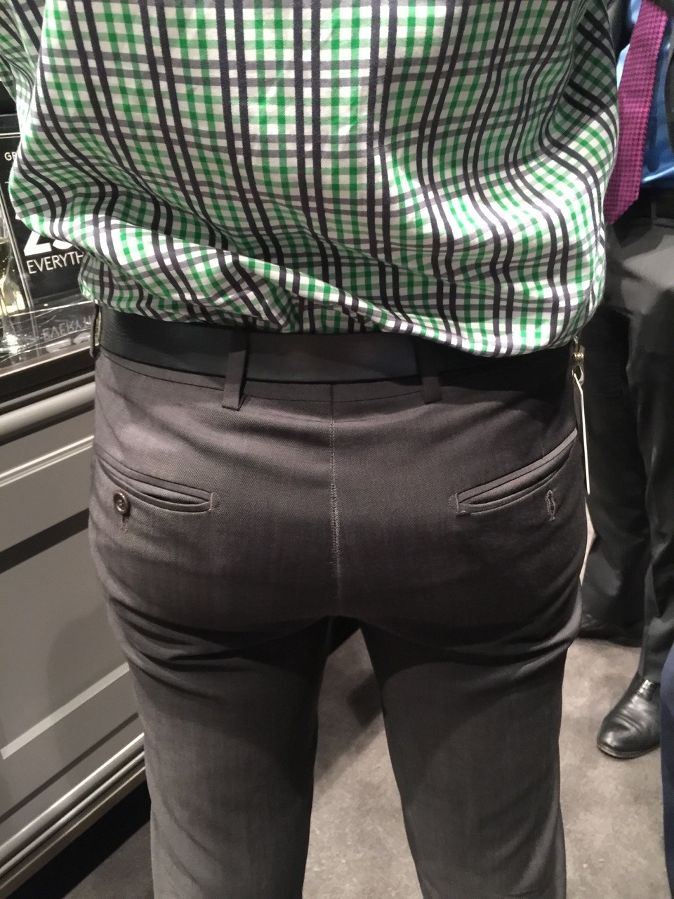 Shiny tight pants