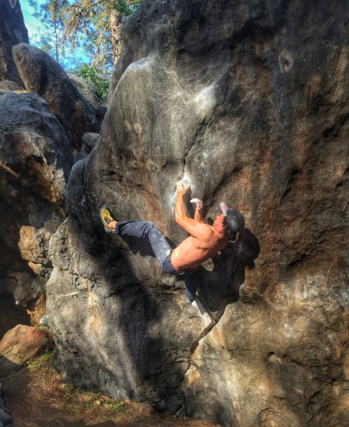 www.boulderingonline.pl Rock climbing and bouldering pictures and news crimpsandhoes: Beautiful marble boulders