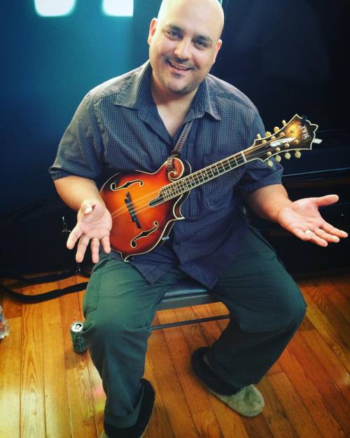 <p>The thing about the #nashvillemandolincamp is that if you tell us that you teach better in your Alaskan slippers, we believe you. #mandolin @fsolivan #bluegrass #nashville (at Ridgetop, Tennessee)</p>