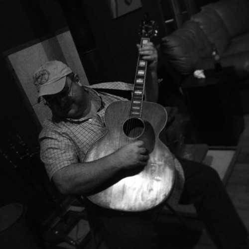 <p>My friend Bryan #fiddlestar #grandmasters #livingroom (at Lynch Chowning Music Camp Headquarters)</p>