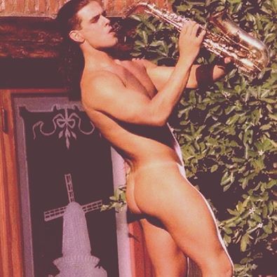 Naked Nude Saxofone 48