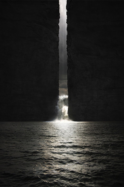 r2–d2:Lamentation by (Karezoid Michal Karcz) - Bonjour Mesdames