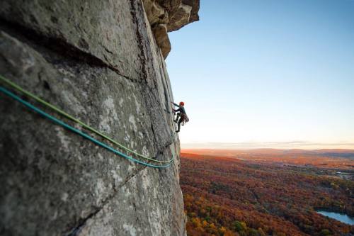 www.boulderingonline.pl Rock climbing and bouldering pictures and news christianlanley: What a climb!! Here’s @chrisbrinleejr on the...