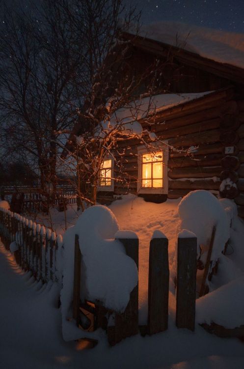 snowflakesandsleighbells:
“ want more winter/holidays/snow on your dash?
follow snowflakesandsleighbells!`
”
