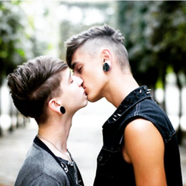 free gay jerk off pic shower gay locker