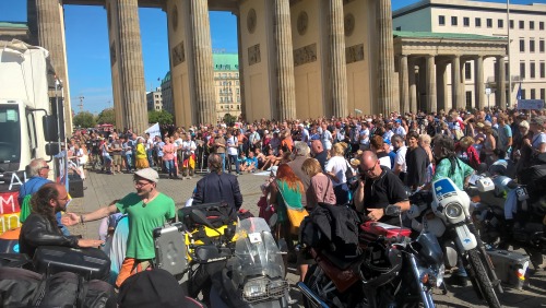 So viele Menschen kamen zur Verabschiedung vor’s Brandenburger Tor!