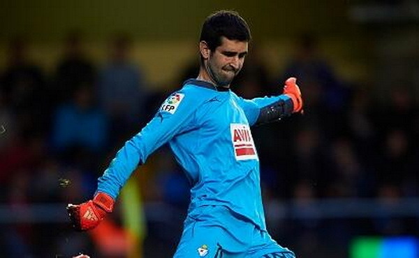 Asier Riesgo Unamuno (Deva, Guipúzcoa, España, 6 de octubre de 1983) es un futbolista español. Juega de portero para el Sociedad Deportiva Eibar en la Primera División de España.
Trayectoria:
2001-2002 Real Sociedad B
2002-2004 SD...