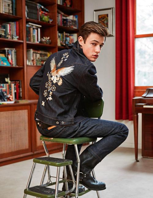 modatrends:
“Cameron Dallas doubles down on denim for a Vogue Hommes Paris shoot, styled by Anastasia Barbieri.
”