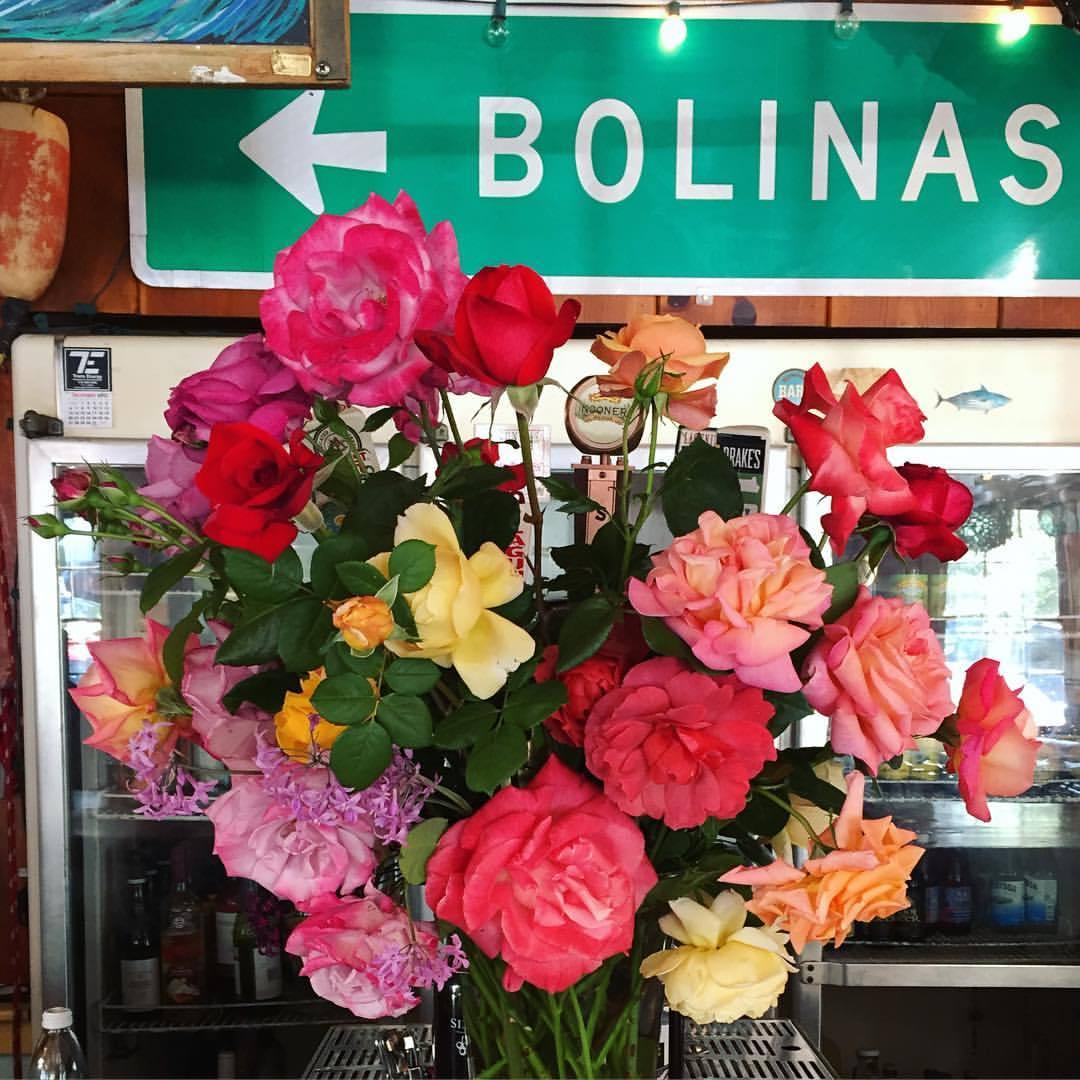 <p>Fresh home grown roses! #thinkgloballyeatlocally #coastcafebolinas (at Coast Cafe in Bolinas)</p>