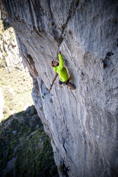 www.boulderingonline.pl Rock climbing and bouldering pictures and news patagonia: Airing it out on “Vesper” one of the nations most...