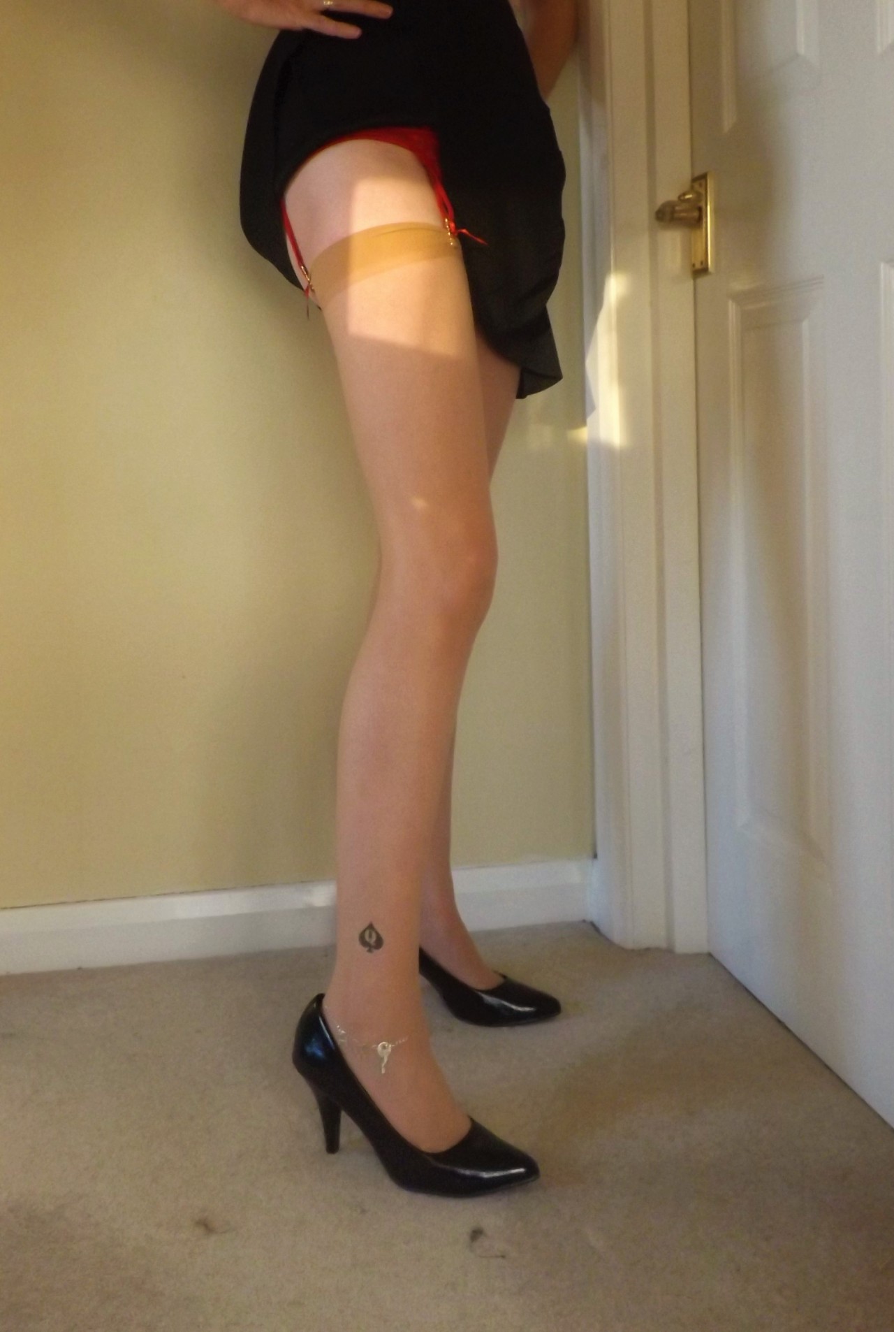 sexy-jewels:
“ sexy-jewels:
“ Wife ready to go out on her date with her black stud boyfriend
”
Hotwife, sissy cuckold and femdom keyholder anklets available from:
http://www.sexyjewels.co.uk/store/index.php?page=euro-style-anklets
with worldwide...