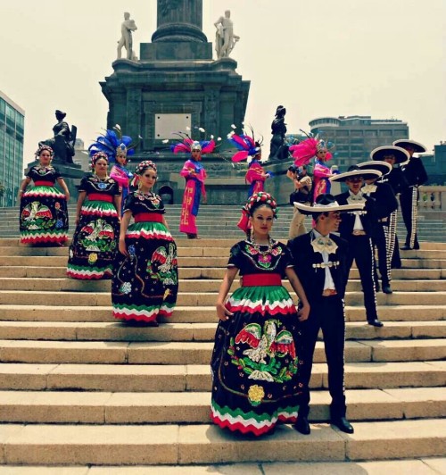 ilovemymariachilife: “Ballet Folklorico en Mexico. ”