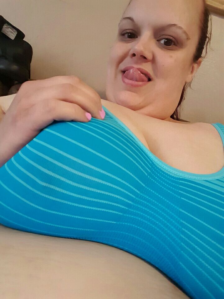 Little nipple poking thru while relaxing after my morning work out. #ssbbw #bbw #curvycutie #fat #sexyfatty #obese #fatty #tits