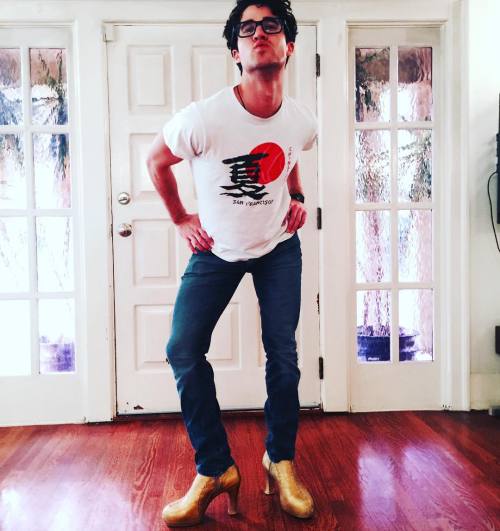 Topics tagged under costume on Darren Criss Fan Community Tumblr_oeag6nQPH81qbool4o1_500