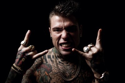 Chiese con l’ascensore ma che benedizione, Fede, messa e rock'n'Rolex.
-Fedez