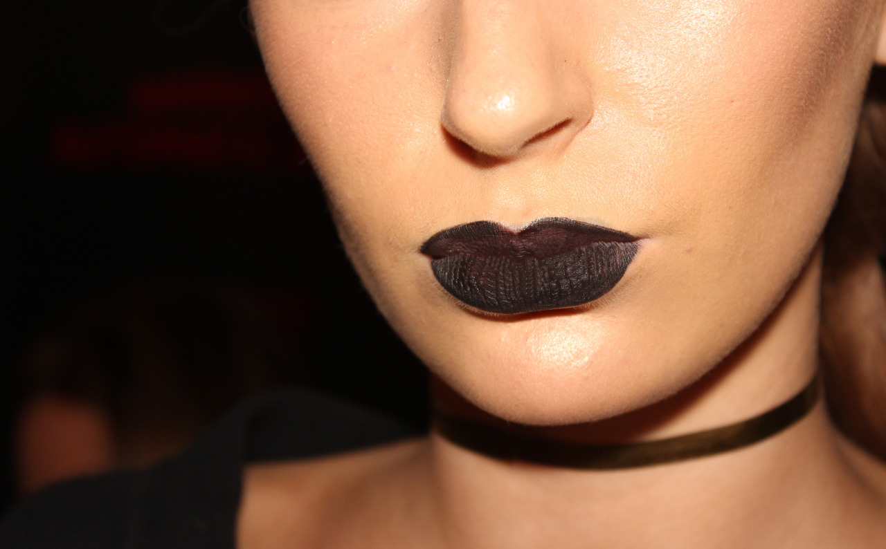 Dark Blackened Plum Lips at the We Are Handsome show during Mercedes Benz Fashion Week Australia 17 created by @maybelline
Makeup artist Nigel Stanislaus created a beautiful blackened plum lips using a mix of Maybelline Vivid Matte Lip Color in...