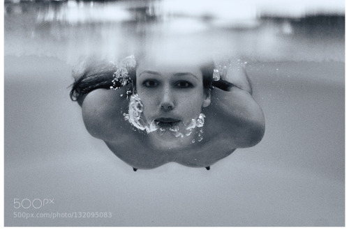 nu010:

Kayleigh breaking the surface by omalleyimages