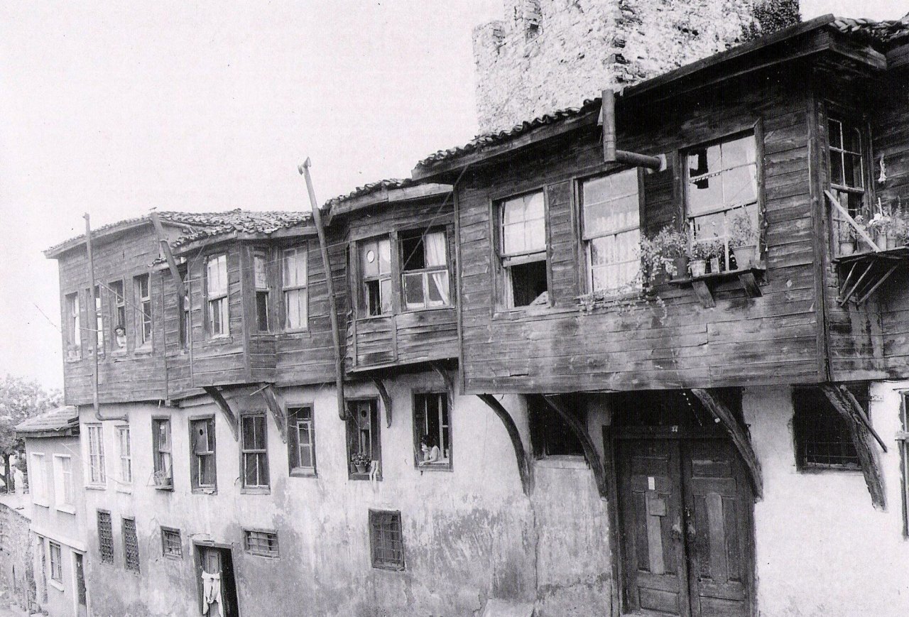 Soğukçeşme Sokağı <a href=