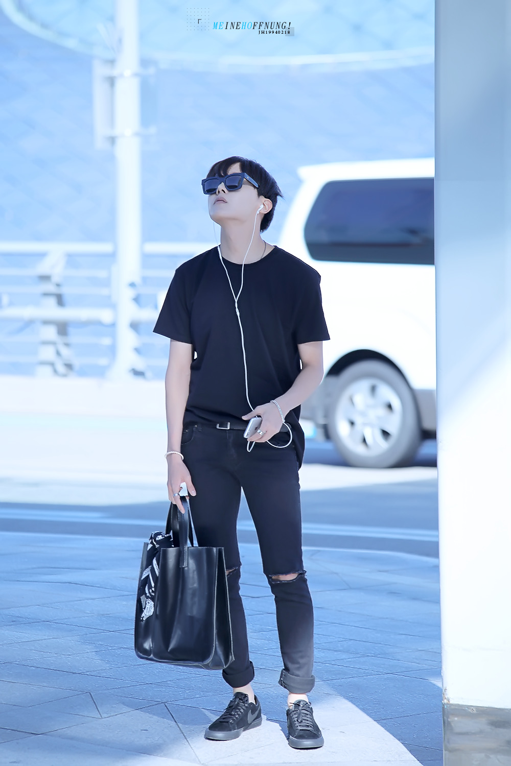 Bangtan Style⁷ (slow) on X: MORE OF HOSEOK'S ICONIC BAGS