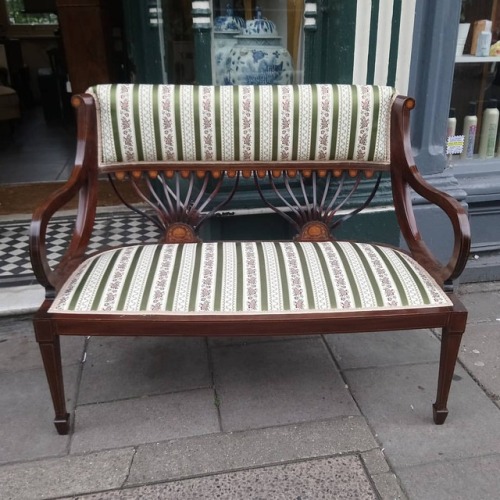 <p>A #glourious #antique Edwardian bedroom settee @eclectic.shop.co.uk #Hove<br/>
.<br/>
.<br/>
.<br/>
#antiquefurniture #bedroomdecor #fineantiques #antiquesforsale #interiordesign #marquetry #antiques #architecture #design #instadeco #architecturaldigest #housetour #interiordecorating #interiorandhome #cornersofmyhome #myhomevibe #thesimpleeveryday</p>