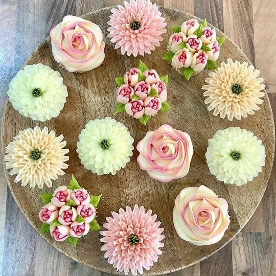 <p>Want🙀obsessed🤗🤩👀👀<br/>
repost via carolinaepicurean Having an afternoon tea party? kerrys_bouqcakes says serving #todayscupcake would be perfect!<br/>
🎂🎂🎂<br/>
#cupcake #cupcakes #cake #instacake #cakespiration #cupcakelovers #cupcakesofinstagram #cupcakelove #cakedecorator #cupcakedecorating #bakingisfun #bakingtime #bakerslife #bakedgoods #baker #cakedesigner #cakedecorating #flowercupcakes #flowerstagram #floraldesign #flowerphotography #foodporn #nomnom #desserts #flowers_earth #floralbouquet #roses #event #teaparty (at Shelby, North Carolina)<br/>
<a href="https://www.instagram.com/p/BqTrHyOlvF2/?utm_source=ig_tumblr_share&igshid=1u3gnqldtxjdk" target="_blank">https://www.instagram.com/p/BqTrHyOlvF2/?utm_source=ig_tumblr_share&igshid=1u3gnqldtxjdk</a></p>