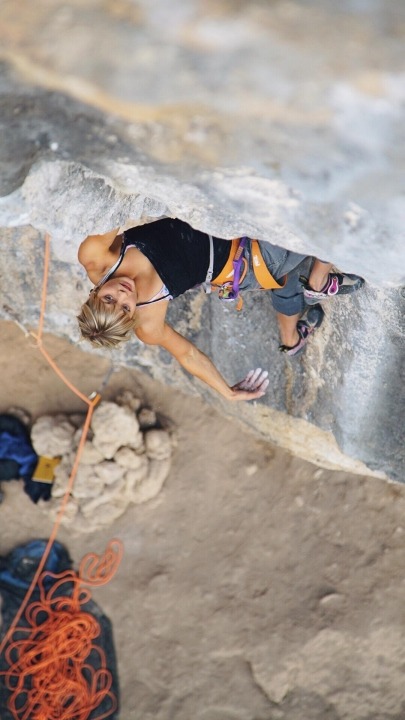 Anna Laitinen climbing in Tarragona, Catalonia