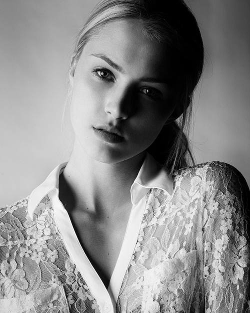 cmoonphotography:

Olivia @ Elite

H+M: @hayleysachsartistry...