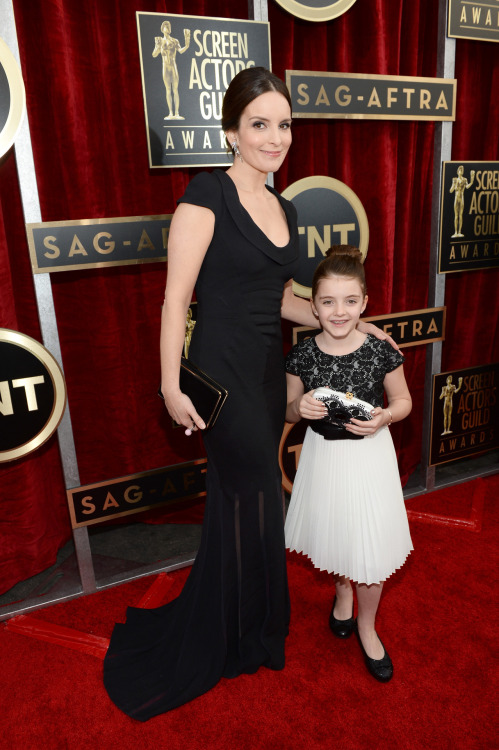 Tina Fey and her daughter Alice, on the red carpet of 20th Annual Screen Actors Guild Awards, Jan 18, 2014.