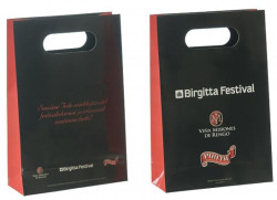 <p><a href="http://www.jdpackaging.net">Die cut handle laminated paper bags with custom printing</a> from JinDian Packaging,Die cut handle is funny way to carry bag in cost effective way,becasue die cut handle need not any material,just to pounch on bags by plate.Such as this bag, it is made of 200g art paper, matt lamination,die cut handle,full color custom printing.In fact die cut handle is available in any shape.As laminated paper bags manufacturer,JinDian Packaging specialize in manufacturing laminated paper bags coming in any size and shape with huge selections of handle including pp rope handle, cotton rope handle,die cut handle,ribbon handle.<br/></p>