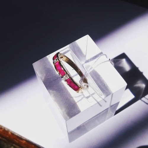 <p>#Gold #pink #rubies #diamond #forsale @eclectic.shop.co.uk #Hove<br/>
.<br/>
.<br/>
.<br/>
#pinkruby #ruby #diamonds💎 #jewelleryshopping #9ctgold #goldring #goldjewelry</p>