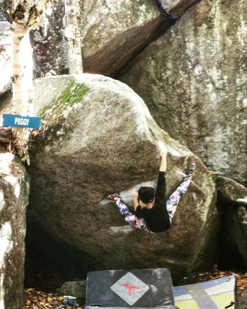 www.boulderingonline.pl Rock climbing and bouldering pictures and news bouldercat: Double heel hooks on Rhythmix at Val David