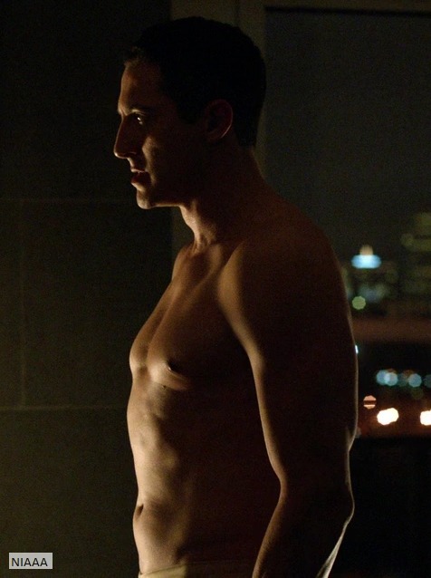 Sorry there haven’t been many posts lately my lovelies :(
Here’s some shirtless!Renard to make up for it.