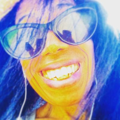 <p>#celebratingmynewbookrelease #wannabehoochiemamagalleryofrealitiesreddresscode #247pages #awardwinningpoet #newandselectedpoems #thyliasmoss #buythisbook #availableonamazon #62yearsold #98pounds #buttkissinghair #happytoexist #poetess #doesntgetbetterthanthis #noweave #norelaxer #noextensions (at Ypsilanti Township, Michigan)</p>