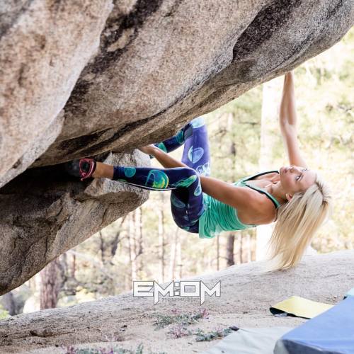 www.boulderingonline.pl Rock climbing and bouldering pictures and news sierrablaircoyle: #GirlsWhoClimb has officially become my...