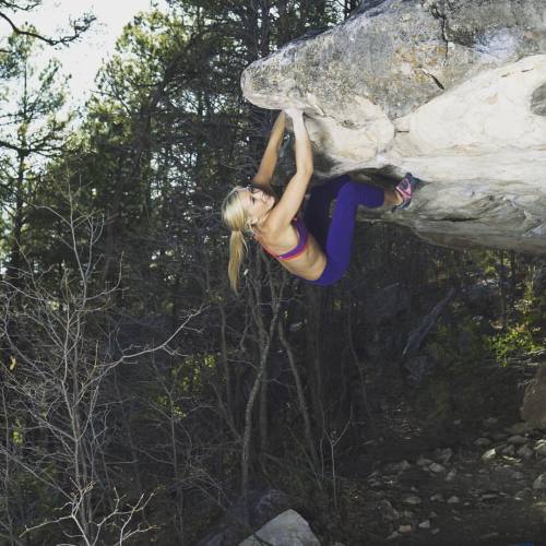 www.boulderingonline.pl Rock climbing and bouldering pictures and news sierrablaircoyle: Priest Draw roofs ? @falkentire #FalkenTire...