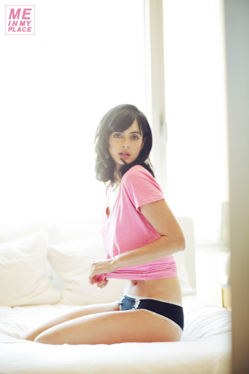 Krysten Ritter - Esquire “Me in my place” 2012 April issue