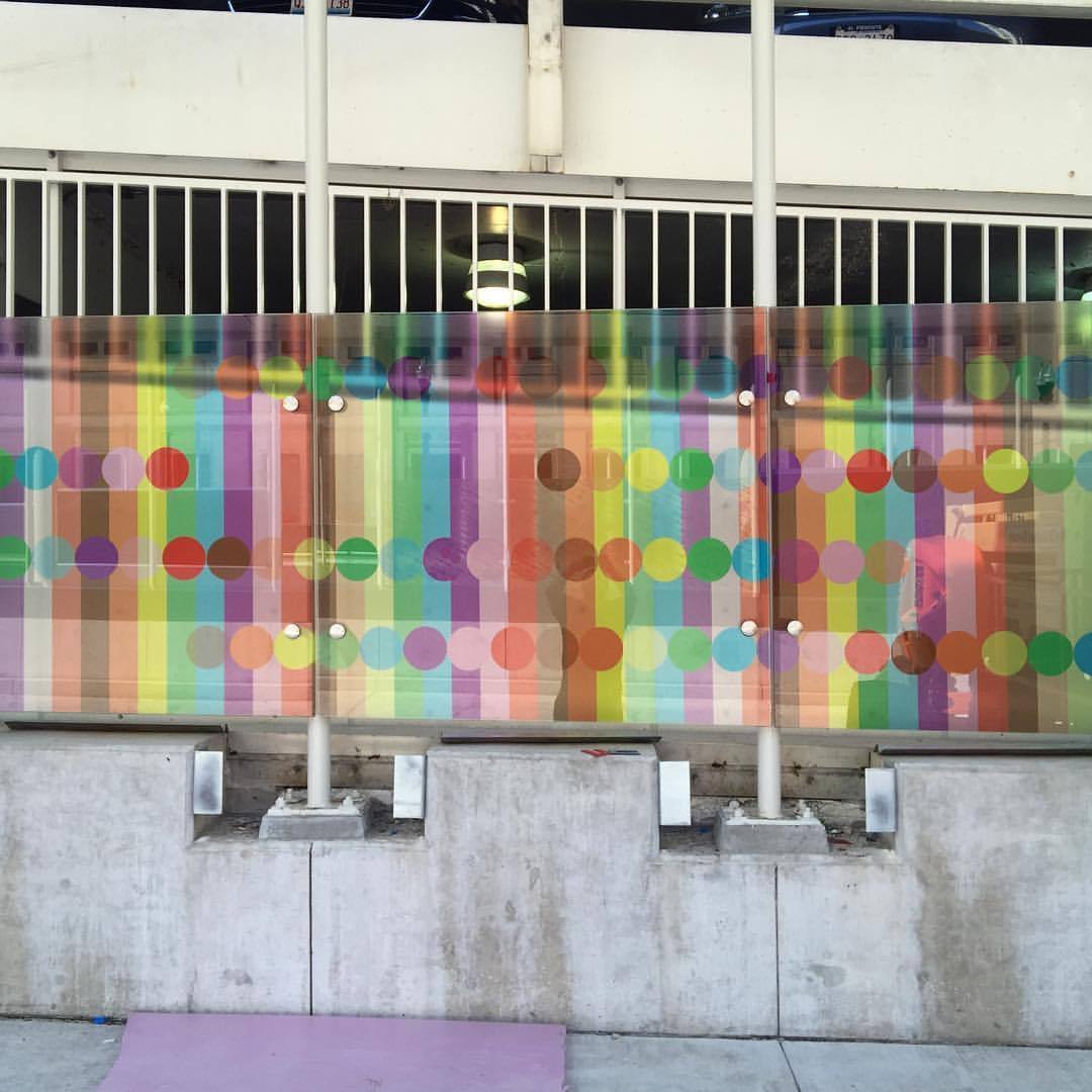 Attempting to combine see-through glass with existing architecture, a last minute decision to move this design here, off the street side #contemporaryartist #jamesjankowiak #seeninchicago #unionstation #ustc #cta #artglass #colors #communication #signals #chicagoartist (at Chicago Union Station)