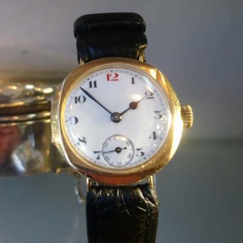 <p>Swiss 9ct #gold #mechanical watch #forsale @eclectic.shop.co.uk #Hove<br/>
.<br/>
.<br/>
.<br/>
#antique #swiss #handwinding #goldwatch #mechanicalwatch #timepiece #artdeco #watches #watchesofinstagram #horology #watchcollector #watchfam #rolexforum (at Eclectic Antiques & Vintage)</p>