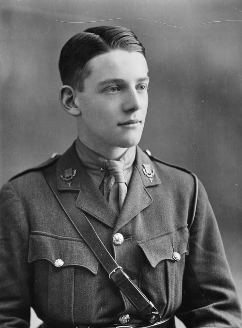 british officer lt john barker’s diary Teaching sources lt john barker, british soldier, 4th regiment diary account on battle road primary source we set out upon our return we were fired on from houses. british officer lt john barker’s diary Teaching sources lt john barker, british soldier, 4th regiment diary account on battle road primary source we set out upon our return we were fired on from houses.