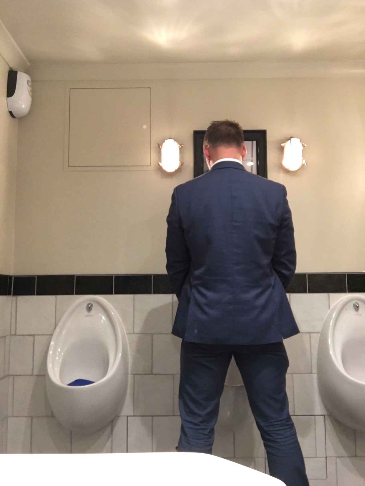 urinalfly:

straightmanaddiction:

Me, straightmanaddiction, pissing in my suit, between meetings


Thanks for the submission!