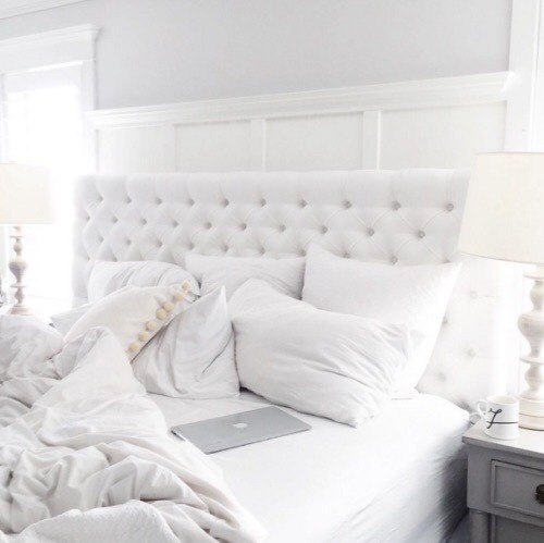 coolchicstylepensiero:
“ bed + white decoration
”