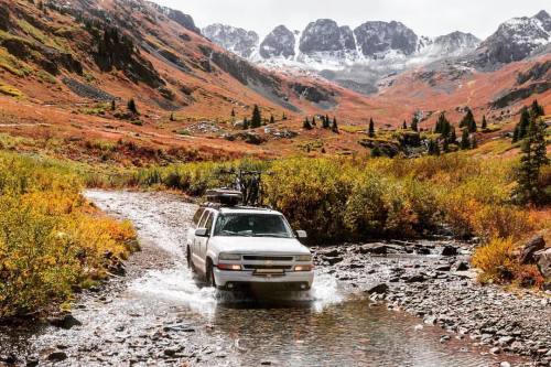 www.boulderingonline.pl Rock climbing and bouldering pictures and news Fall is here in the alpine! #optoutside #Colorado...