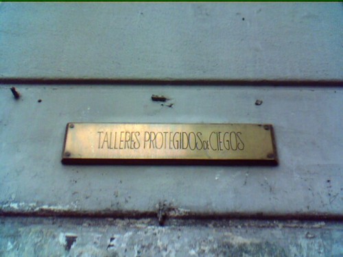 Fotografiado hace un par de años atrás, en el (supuesto) barrio de Once.