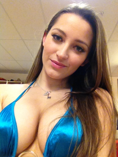 Name is Dani Daniels - she does very hot girl on girl pr0ns. 