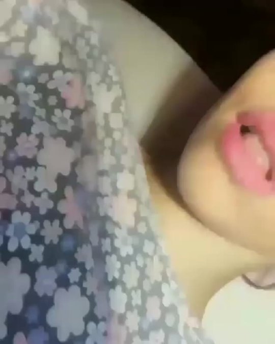 anotherwhiteboi:  With a tongue like that, you think she’s