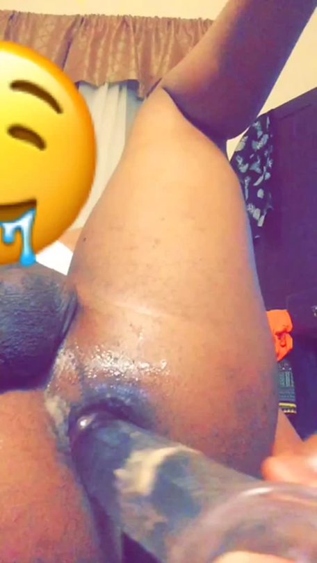 saysimmz:  I’m ready for some real dick💦ReblogInstagram/snap: