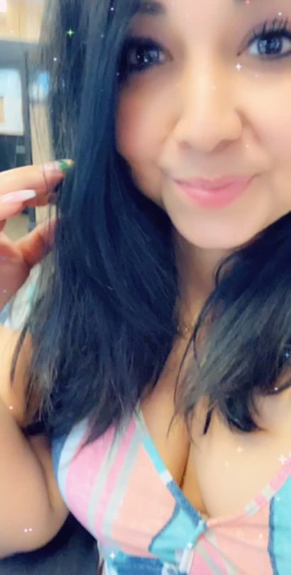 coveredsunshine:  Break time makes me do it 😬😘🤭