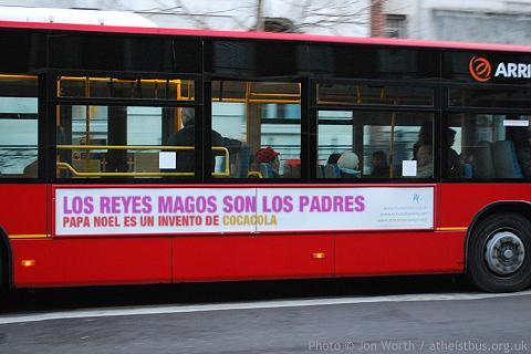 nttm:
“ Creo que todo tiene un límite… Primero las publicidades ateas, luego las nihilistas, y ahora ésto.
Honestamente no se qué pensar. Mas allá de que estoy de acuerdo con que a los niños no hay que inculcarles fantasías eminentemente consumistas,...