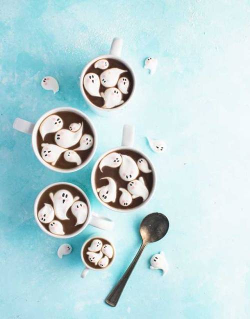 vTasty- Visually Tasty Food Blog Marshmallow Ghosts via Tumblr